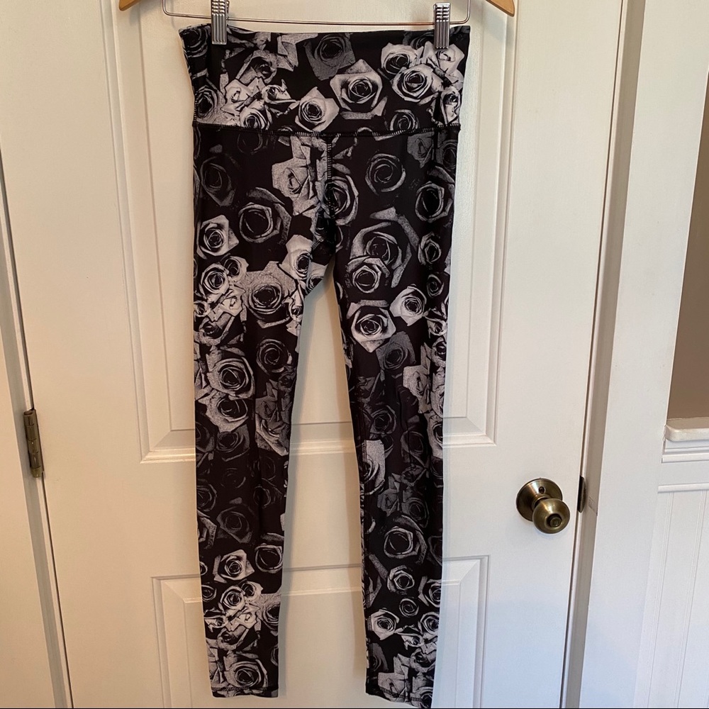 PLAYGROUND PANTS LEGGINGS BLACK GRAY FLORAL ROSE PRINT Size S ACTIVE